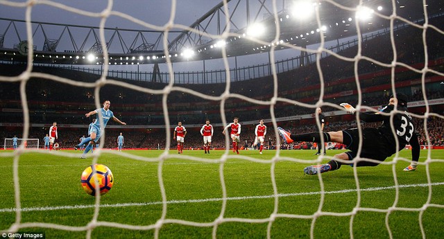 Vòng 15 Ngoại hạng Anh: Ngược dòng thành công, Arsenal tạm chiếm ngôi đầu - Ảnh 2.