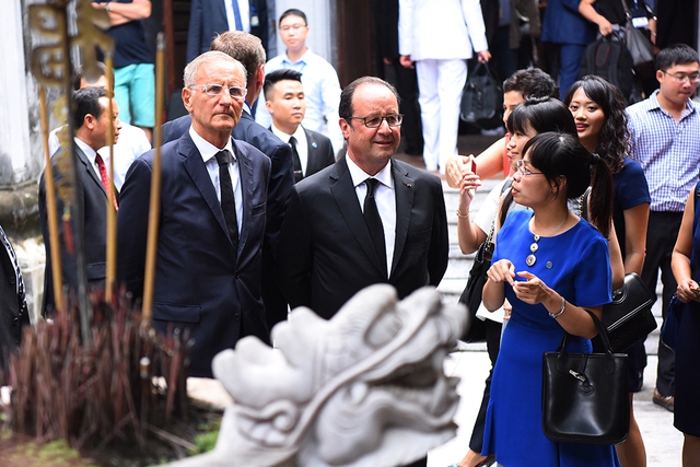 Tổng thống Pháp  Francois Hollande thăm phố cổ Hà Nội - Ảnh 8.