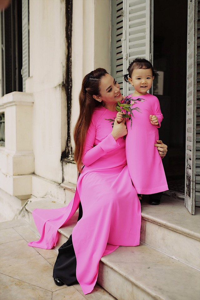 Ngắm bộ ảnh đón Tết của người đẹp Trang Nhung và con gái cưng - Ảnh 5.