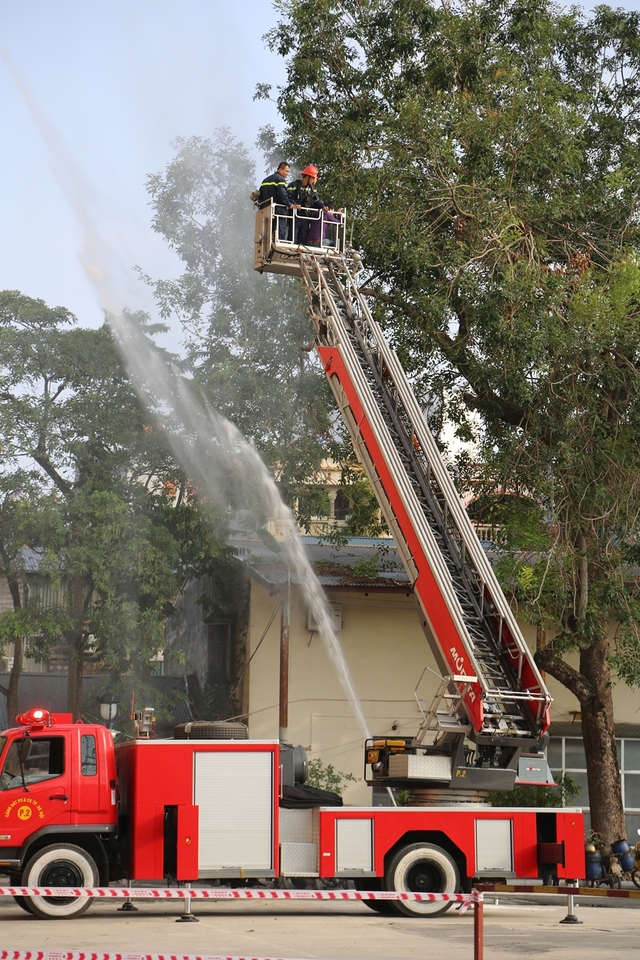 Đài Truyền hình Việt Nam diễn tập phòng cháy chữa cháy - Ảnh 7.