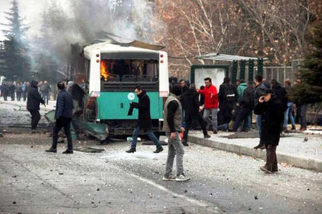 Thổ Nhĩ Kỳ bắt 7 đối tượng tình nghi liên quan đến vụ đánh bom xe - Ảnh 2.