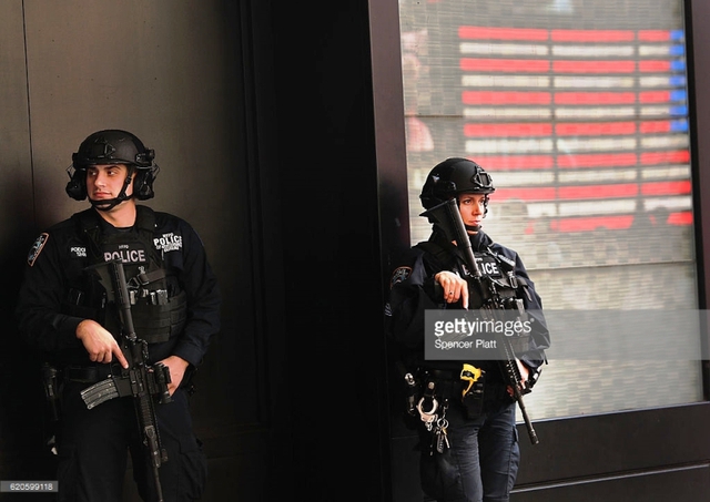 An ninh thắt chặt trước bầu cử Tổng thống Mỹ - Ảnh 10.