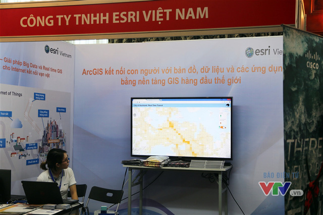 Thủ tướng Nguyễn Xuân Phúc thăm triển lãm ICT Best Practices 2016 - Ảnh 8.