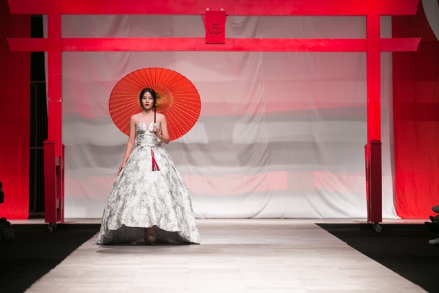 Sắc màu Nhật Bản Tinh khôi khép lại Tuần lễ thời trang quốc tế Việt Nam Thu - Đông 2016 - Ảnh 17.