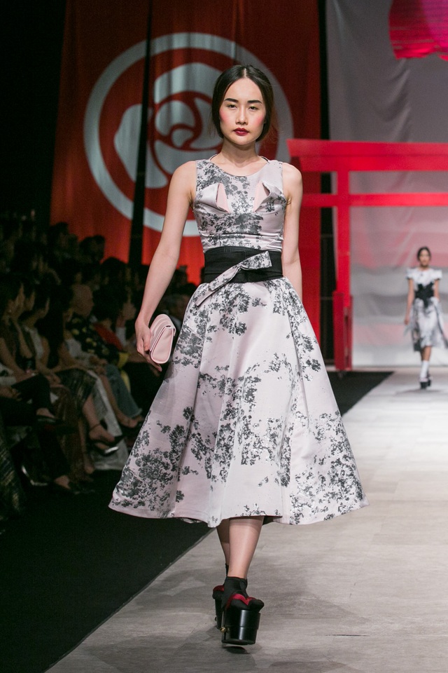 Sắc màu Nhật Bản Tinh khôi khép lại Tuần lễ thời trang quốc tế Việt Nam Thu - Đông 2016 - Ảnh 20.