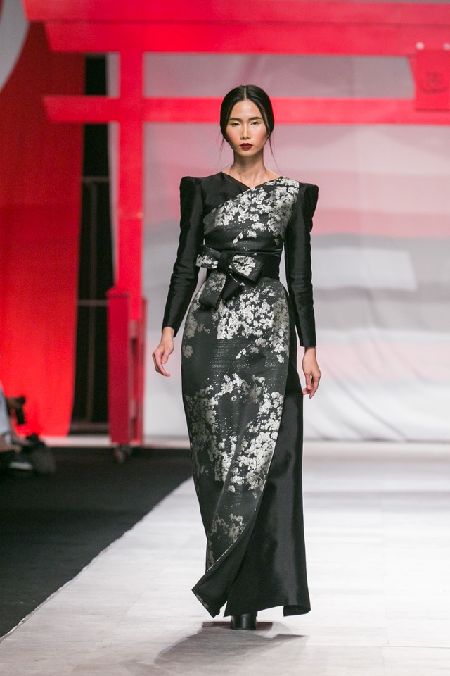 Sắc màu Nhật Bản Tinh khôi khép lại Tuần lễ thời trang quốc tế Việt Nam Thu - Đông 2016 - Ảnh 32.