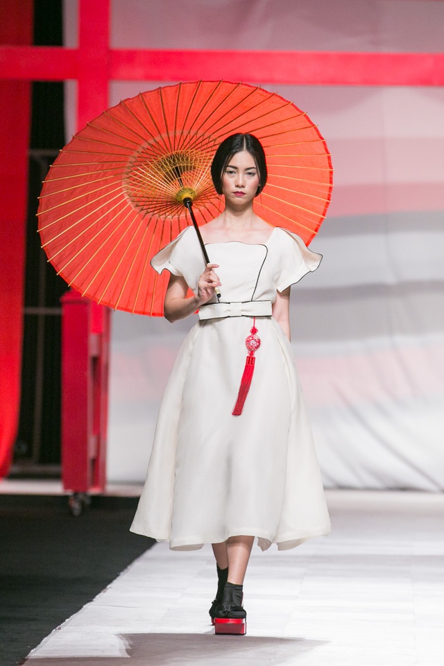 Sắc màu Nhật Bản Tinh khôi khép lại Tuần lễ thời trang quốc tế Việt Nam Thu - Đông 2016 - Ảnh 34.