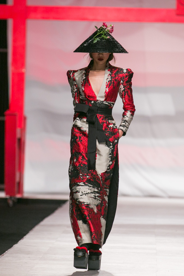 Sắc màu Nhật Bản Tinh khôi khép lại Tuần lễ thời trang quốc tế Việt Nam Thu - Đông 2016 - Ảnh 38.