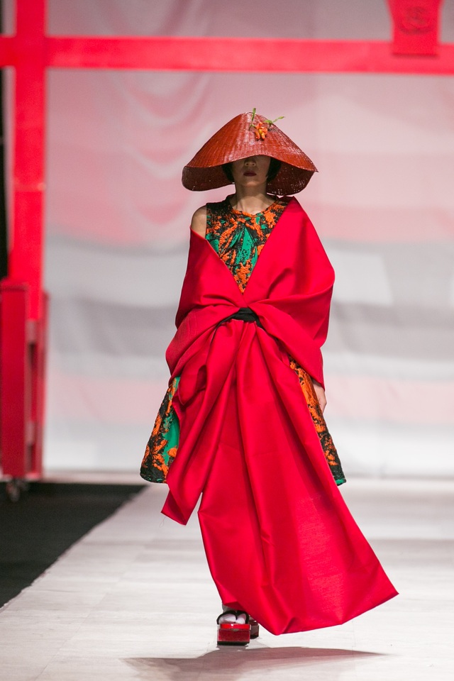 Sắc màu Nhật Bản Tinh khôi khép lại Tuần lễ thời trang quốc tế Việt Nam Thu - Đông 2016 - Ảnh 45.