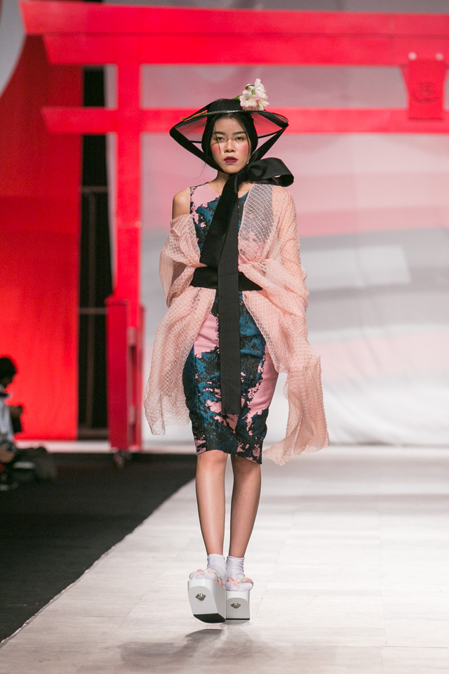 Sắc màu Nhật Bản Tinh khôi khép lại Tuần lễ thời trang quốc tế Việt Nam Thu - Đông 2016 - Ảnh 15.