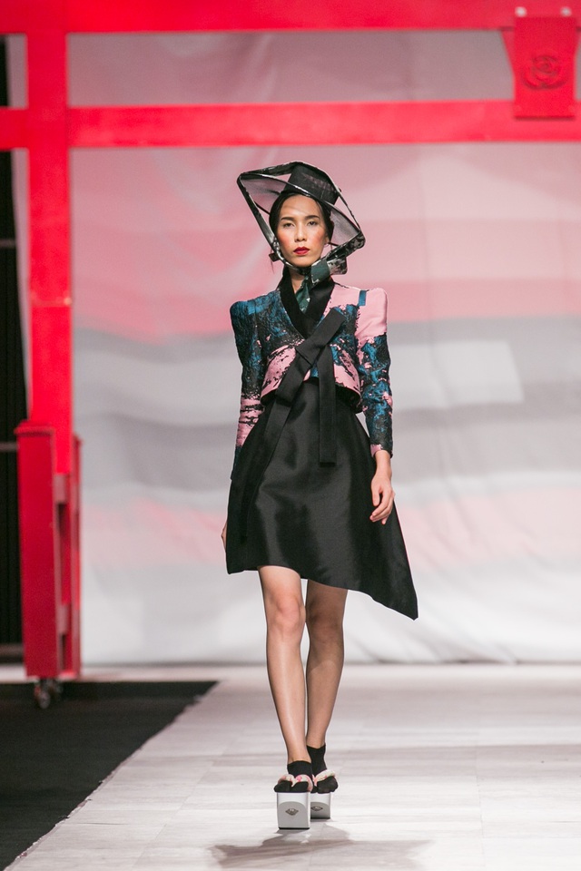 Sắc màu Nhật Bản Tinh khôi khép lại Tuần lễ thời trang quốc tế Việt Nam Thu - Đông 2016 - Ảnh 14.