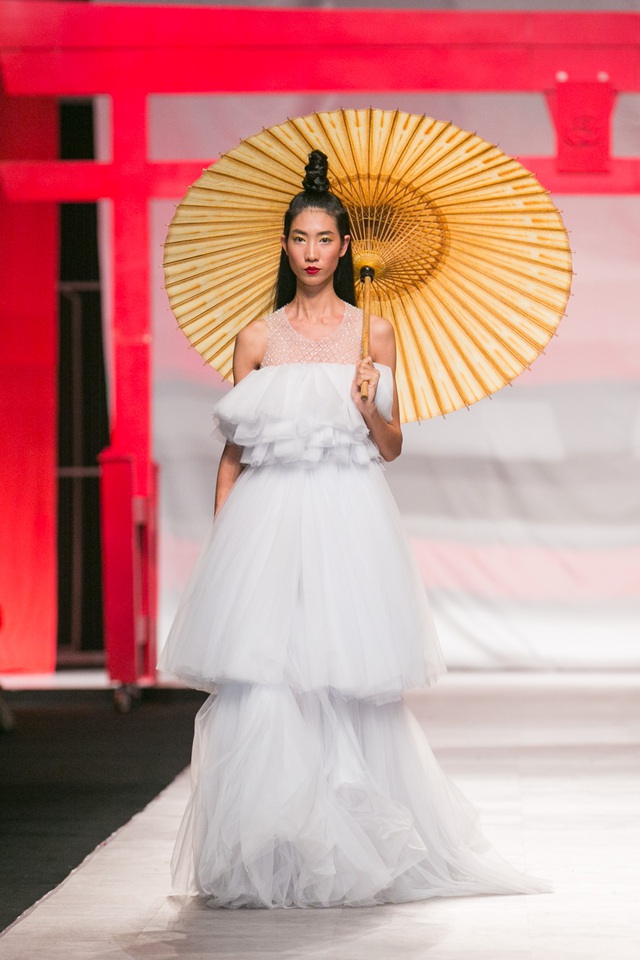 Sắc màu Nhật Bản Tinh khôi khép lại Tuần lễ thời trang quốc tế Việt Nam Thu - Đông 2016 - Ảnh 10.