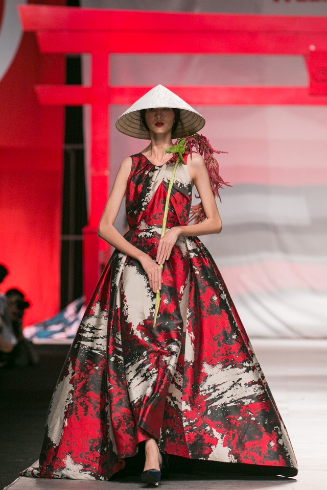 Sắc màu Nhật Bản Tinh khôi khép lại Tuần lễ thời trang quốc tế Việt Nam Thu - Đông 2016 - Ảnh 4.