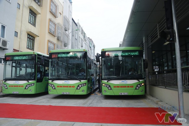 Đường thông hè thoáng trong ngày BRT chính thức lăn bánh - Ảnh 4.