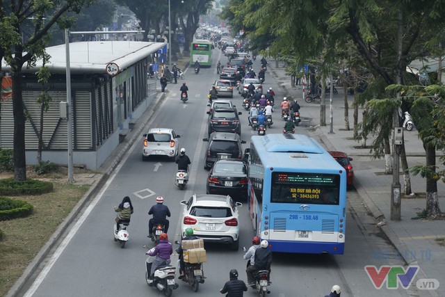 Đường thông hè thoáng trong ngày BRT chính thức lăn bánh - Ảnh 8.