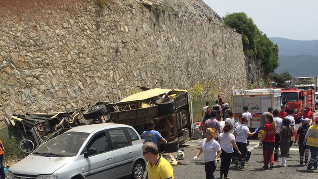 Tai nạn xe bus thảm khốc ở Thổ Nhĩ Kỳ, ít nhất 20 người chết - Ảnh 1.