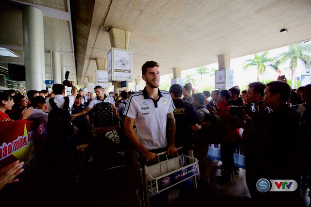 Ảnh: U20 Argentina được chào đón như người nhà tại sân bay Tân Sơn Nhất! - Ảnh 5.