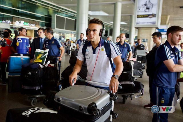 Ảnh: U20 Argentina được chào đón như người nhà tại sân bay Tân Sơn Nhất! - Ảnh 20.