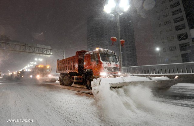 Tuyết rơi dày cản trở giao thông tại Trung Quốc - Ảnh 1.