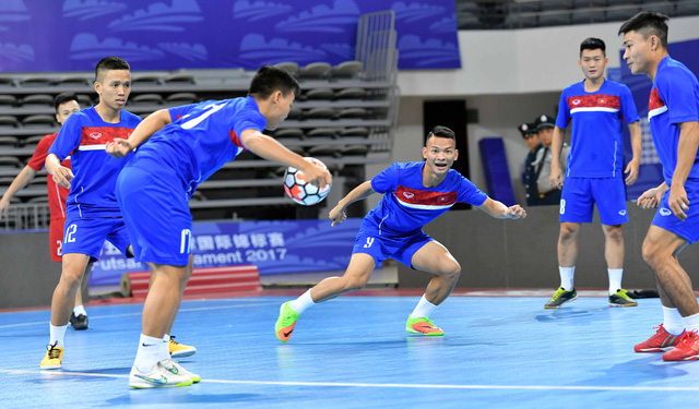 ẢNH: ĐT futsal Việt Nam đã có buổi tập đầu tiên tại Trung Quốc - Ảnh 9.