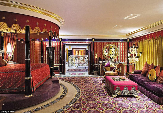 Bên trong khách sạn sang trọng nhất thế giới ở Dubai - Ảnh 1.