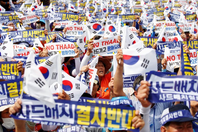 Hàn Quốc: Biểu tình rầm rộ phản đối hệ thống THAAD của Mỹ - Ảnh 1.