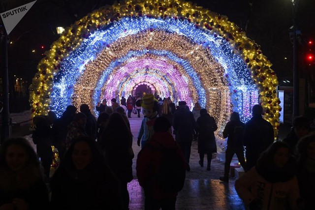 Chùm ảnh: Moscow rực rỡ ánh đèn đón Giáng sinh 2017 - Ảnh 10.