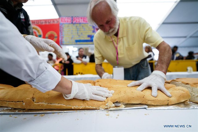 Mexico xác lập kỷ lục chiếc bánh torta dài 67m - Ảnh 2.