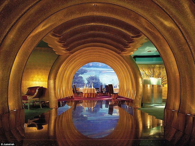 Bên trong khách sạn sang trọng nhất thế giới ở Dubai - Ảnh 12.