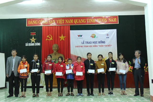 Chặng đường 1 năm đồng hành cùng học sinh nghèo của học bổng Niềm Tin Việt - Ảnh 2.