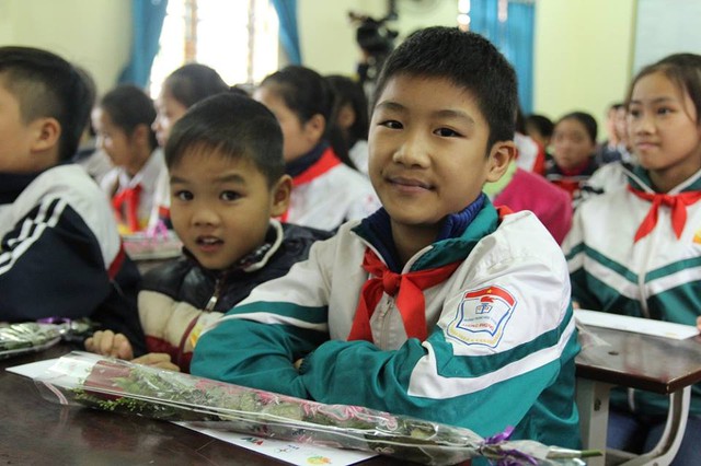 Học bổng Niềm Tin Việt nối dài con đường đến trường cho học sinh nghèo Bắc Giang - Ảnh 2.