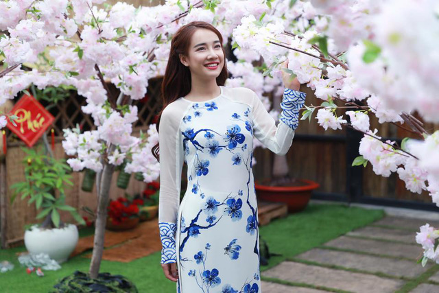 Nữ diễn viên Việt rạng rỡ đón Xuân sớm trong tà áo dài - Ảnh 2.