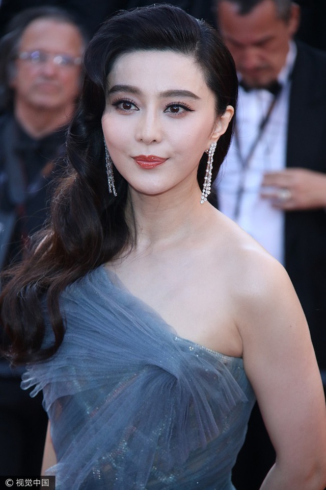 Phạm Băng Băng hút mắt với váy xuyên thấu trên thảm đỏ bế mạc Cannes 2017 - Ảnh 3.