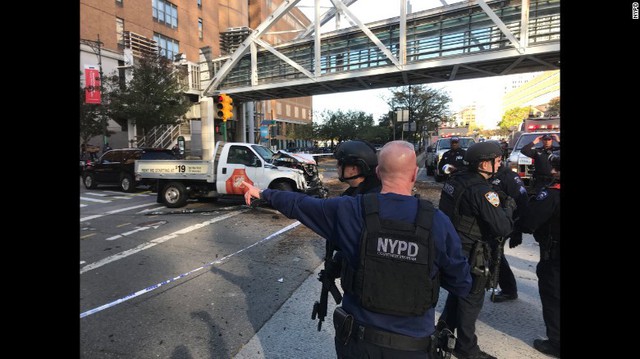 Khủng bố bằng xe bán tải ở New York, 8 người chết - Ảnh 8.