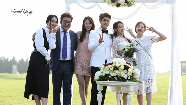 Tuổi thanh xuân 2: Trọn vẹn bộ ảnh đám cưới đẹp như mơ của Linh (Nhã Phương) và Junsu (Kang Tae Oh) - Ảnh 2.