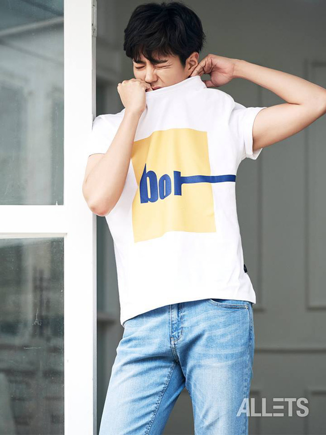 Muôn kiểu biểu cảm dễ thương của mỹ nam được Song Joong Ki hết mực cưng chiều - Ảnh 8.