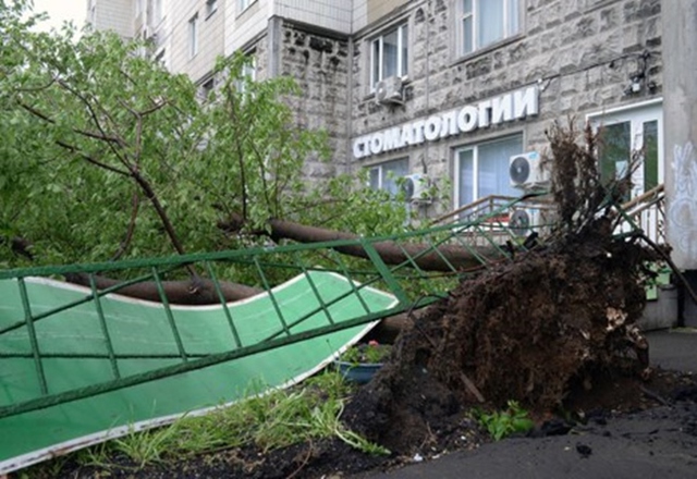 Ít nhất 13 người thiệt mạng do siêu bão tại Moscow (Nga) - Ảnh 1.
