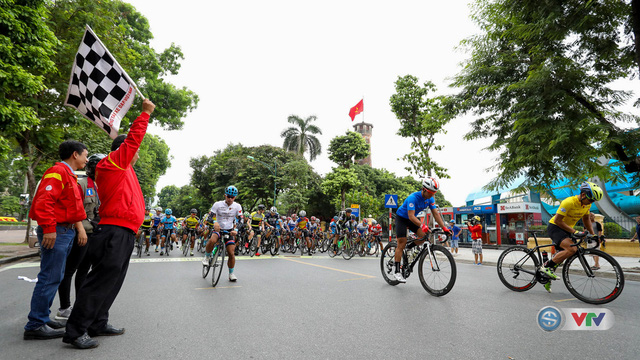 ẢNH: Những khoảnh khắc ấn tượng chặng 2 Giải xe đạp quốc tế VTV Cúp Tôn Hoa Sen 2017 - Hà Nội đi Thanh Hoá - Ảnh 1.
