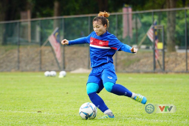 Ảnh: ĐT bóng đá nữ tập buổi đầu tiên tại Malaysia, sẵn sàng cho SEA Games 29 - Ảnh 4.