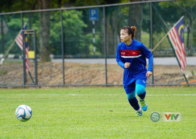 Ảnh: ĐT bóng đá nữ tập buổi đầu tiên tại Malaysia, sẵn sàng cho SEA Games 29 - Ảnh 5.