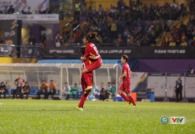 Thắng đậm ĐT nữ Malaysia, ĐT nữ Việt Nam lên ngôi vô địch SEA Games 29 - Ảnh 1.
