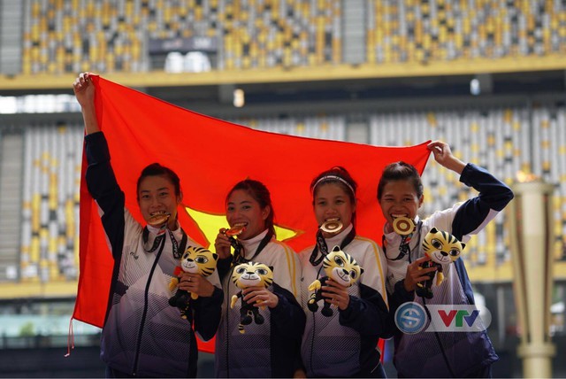 Tú Chinh và đồng đội xuất sắc phá kỷ lục SEA Games nội dung 4x100m - Ảnh 2.