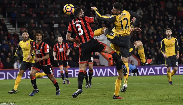 Giroud chói sáng, Arsenal giành 1 điểm từ thế bị dẫn 3 bàn - Ảnh 4.