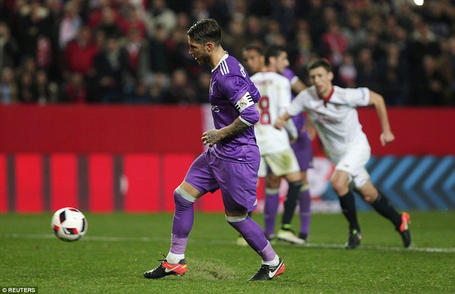 Sevilla 3-3 Real Madrid: Benzema đóng vai người hùng, Real ghi dấu lịch sử - Ảnh 2.