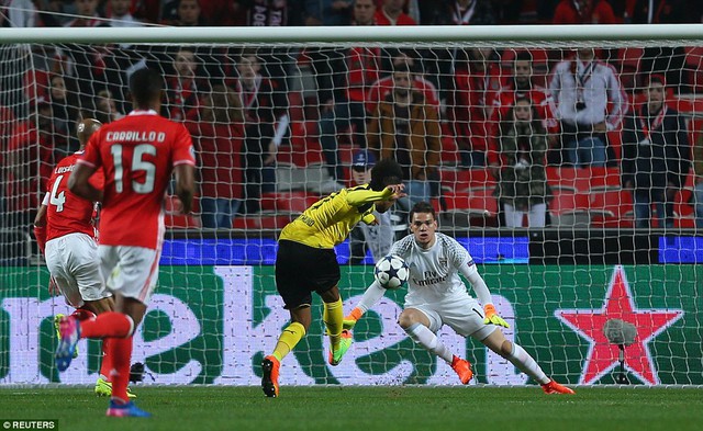 Benfica 1-0 Dortmund: Vỏ quýt dày có móng tay nhọn - Ảnh 1.