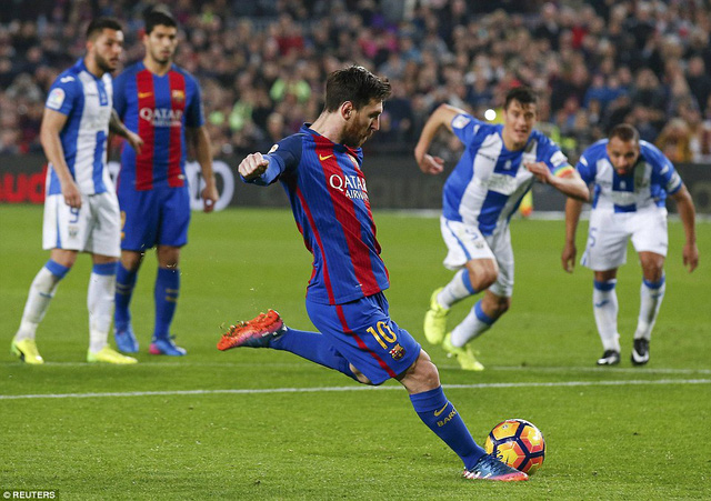 Messi lập cú đúp, Barcelona tìm lại chiến thắng trên sân nhà Nou Camp - Ảnh 2.