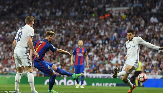 Real Madrid 2-3 Barcelona: Máu, kịch tính và siêu nhân - Ảnh 8.