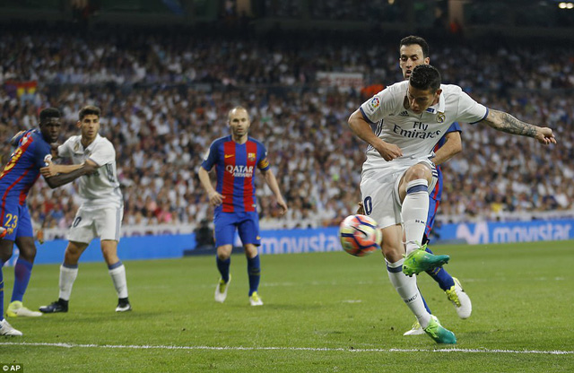 Real Madrid 2-3 Barcelona: Máu, kịch tính và siêu nhân - Ảnh 10.