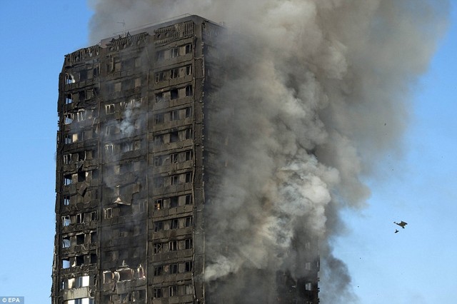 Kinh hoàng hiện trường vụ cháy tòa tháp tại London - Ảnh 7.