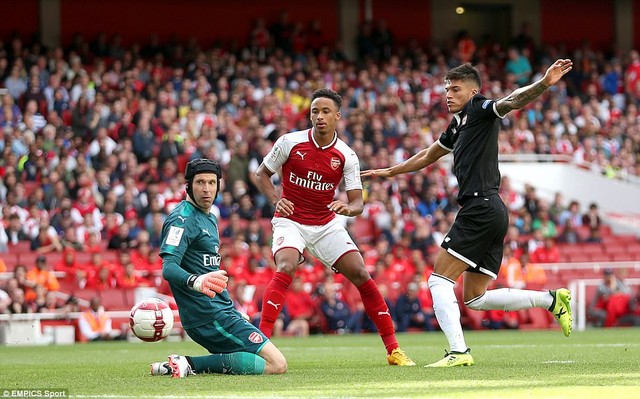 Emirates Cup: Thua Sevilla, Arsenal vẫn lên ngôi vô địch nhờ chỉ số phụ - Ảnh 1.